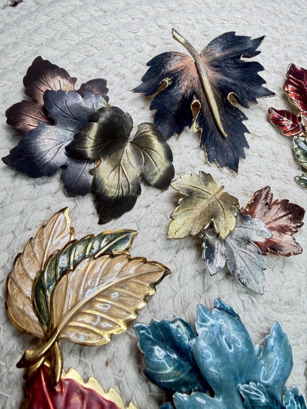 Vintage Leaf Brooch Lot 11 Enamel Metal Pins Fall Autumn Jewelry - Picture 4 of 11